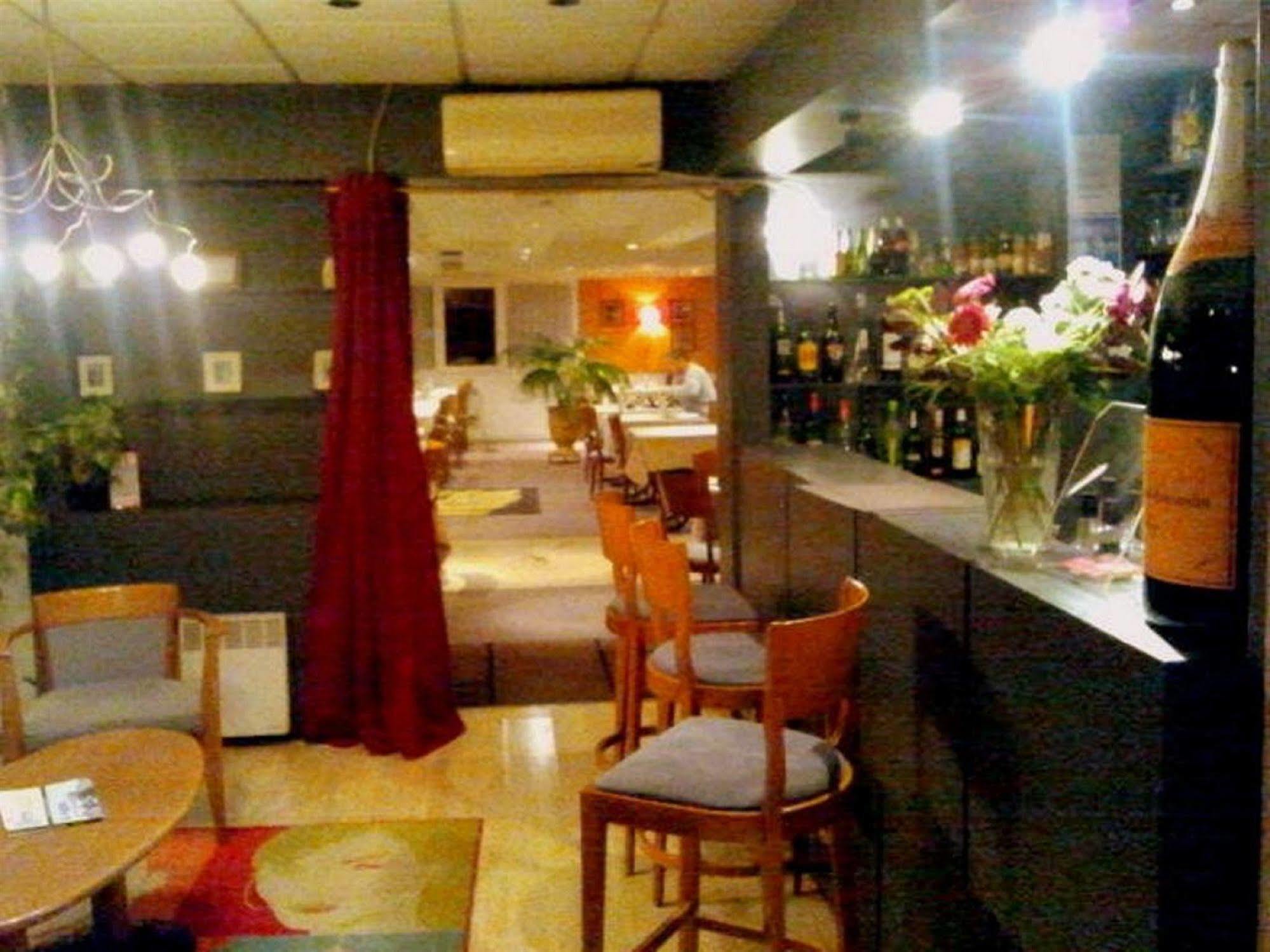 L'Escale D'Ales Hotel Екстериор снимка